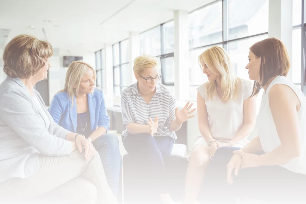 Círculos de mujeres que sanan juntas. Escucha activa y sabiduría colectiva.